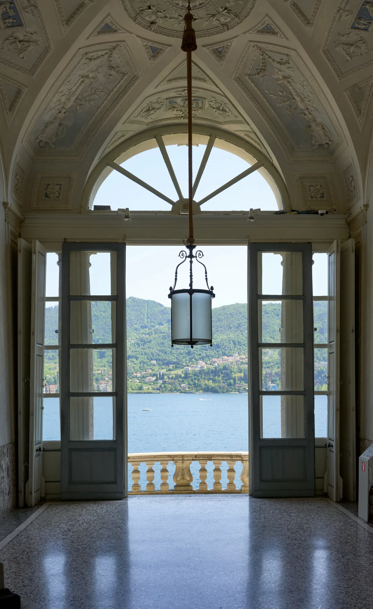 Loggia con vista lago